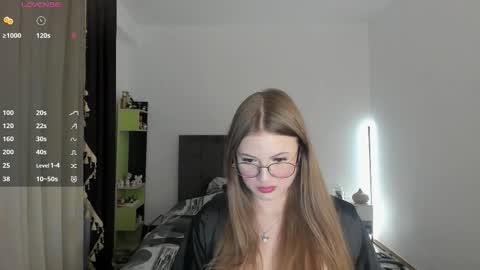 Snapshot of chloecrush chatting on 11/02/25, 08:44 Chloe online show from 11/02/25, 08:44