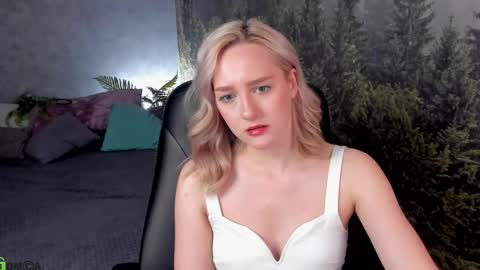 Snapshot of chloedeccker chatting on 05/18/26, 04:07 Chloe Deccker online show from 05/18/26, 04:07