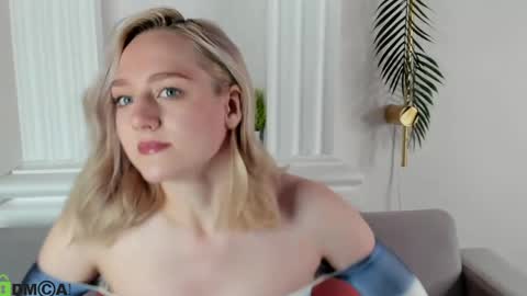 Snapshot of chloedeccker chatting on 05/27/26, 01:13 Chloe Deccker online show from 05/27/26, 01:13