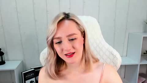 Snapshot of chloedeccker chatting on 06/04/26, 01:22 Chloe Deccker online show from 06/04/26, 01:22