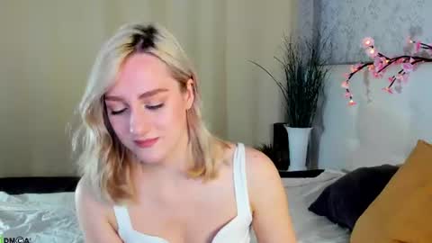 Snapshot of chloedeccker chatting on 06/11/26, 01:05 Chloe Deccker online show from 06/11/26, 01:05