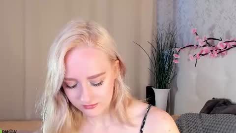 Chloe Deccker online show from 06/17/26, 01:08