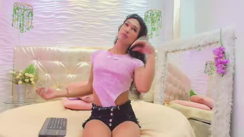 Snapshot of chloee_adams_ chatting on 03/15/26, 01:50 Chloe online show from 03/15/26, 01:50