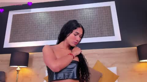 Snapshot of chloee_adams_ chatting on 03/29/26, 01:33 Chloe online show from 03/29/26, 01:33