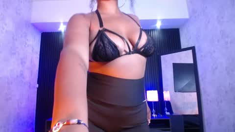 chloee_hs online show from 01/16/25, 03:23