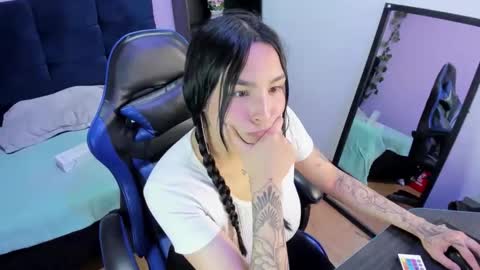 ChloeeThompson online show from 10/22/25, 12:11