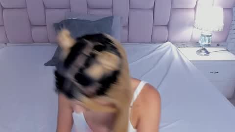 ChloeeLaurent online show from 10/18/25, 04:48