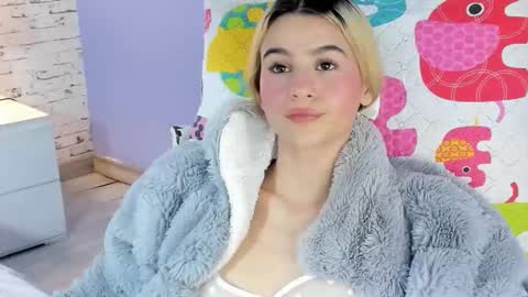 ChloeeLaurent online show from 10/25/25, 05:48