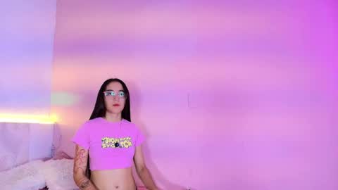 chloeh18 online show from 06/12/26, 04:00