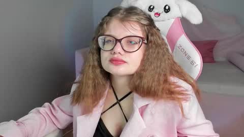 Snapshot of chloehalses chatting on 02/04/26, 05:35 ChloeHalses online show from 02/04/26, 05:35