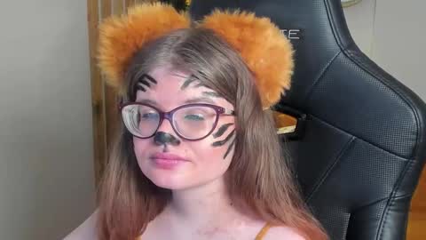 Snapshot of chloehalses chatting on 02/10/26, 06:45 ChloeHalses online show from 02/10/26, 06:45