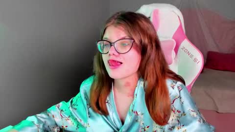 Snapshot of chloehalses chatting on 03/21/26, 05:05 ChloeHalses online show from 03/21/26, 05:05