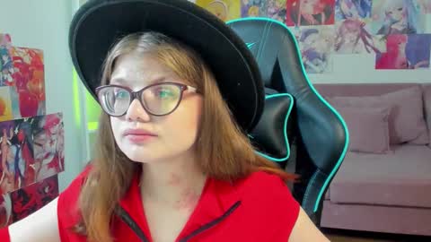 Snapshot of chloehalses chatting on 03/22/26, 04:10 ChloeHalses online show from 03/22/26, 04:10