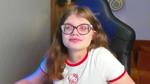 Snapshot of chloehalses chatting on 03/24/26, 05:01 ChloeHalses online show from 03/24/26, 05:01