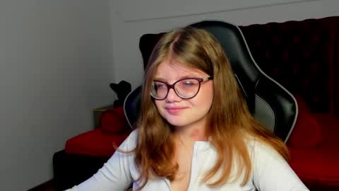 Snapshot of chloehalses chatting on 04/12/26, 05:07 ChloeHalses online show from 04/12/26, 05:07