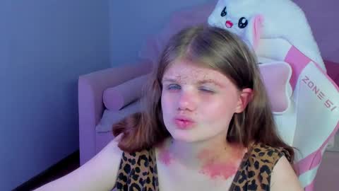 Snapshot of chloehalses chatting on 05/05/26, 05:10 ChloeHalses online show from 05/05/26, 05:10