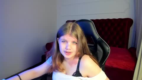 Snapshot of chloehalses chatting on 05/31/26, 06:09 ChloeHalses online show from 05/31/26, 06:09