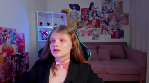 Snapshot of chloehalses chatting on 06/04/26, 04:13 ChloeHalses online show from 06/04/26, 04:13