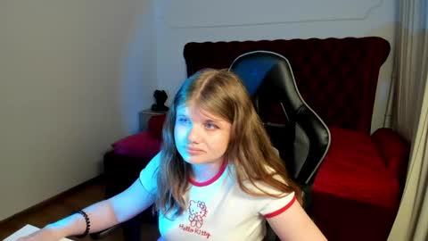 Snapshot of chloehalses chatting on 06/08/26, 01:28 ChloeHalses online show from 06/08/26, 01:28