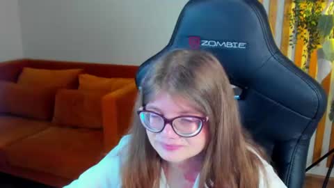 Snapshot of chloehalses chatting on 06/12/26, 05:12 ChloeHalses online show from 06/12/26, 05:12