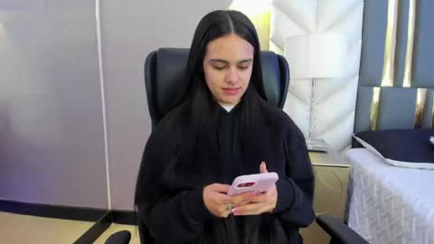  Chloe Harper  online show from 06/04/26, 11:49