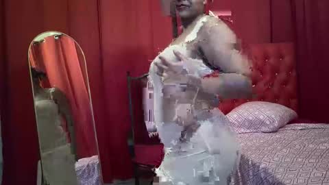 Snapshot of chloemariemtz chatting on 10/28/25, 10:34 chloemariemtz online show from 10/28/25, 10:34