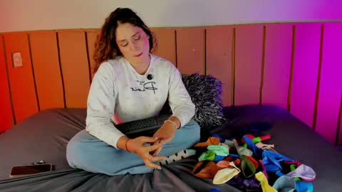 chloemonet_ online show from 06/02/26, 09:39