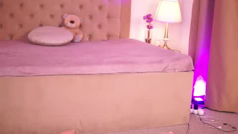 Chlo online show from 11/15/25, 04:43