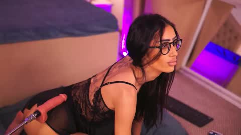 Chlo online show from 12/18/25, 06:41