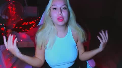 ChloeRicci online show from 10/18/25, 02:47