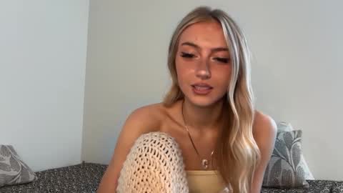 chloeros3e online show from 09/15/25, 08:20