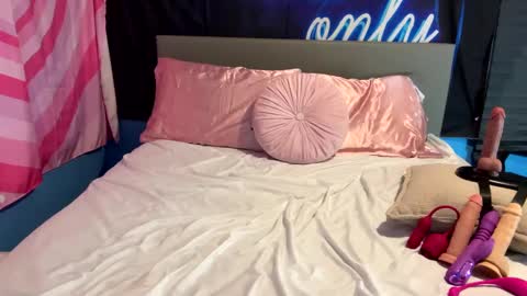 Snapshot of chloesbigboobs chatting on 12/09/24, 06:12 Chloes Big Boobs online show from 12/09/24, 06:12