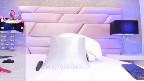 CHLOE  online show from 09/11/25, 10:43