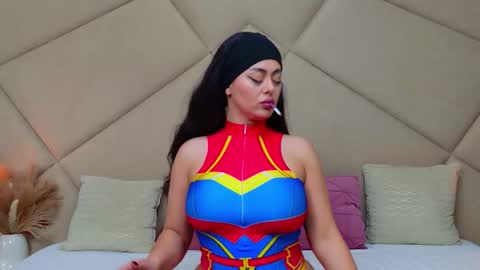 Chloe Vee online show from 10/31/25, 06:03