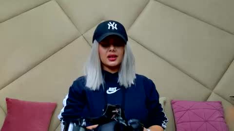 Chloe Vee online show from 11/21/25, 06:12