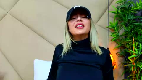 Chloe Vee online show from 06/12/26, 05:17