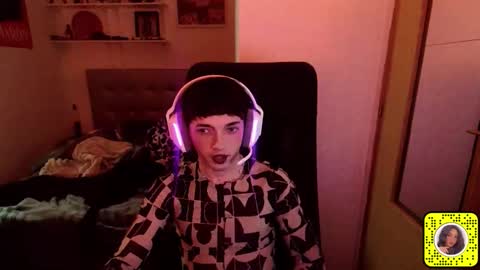 Snapshot of chloevenommm chatting on 05/04/26, 03:57 chloevenommm online show from 05/04/26, 03:57
