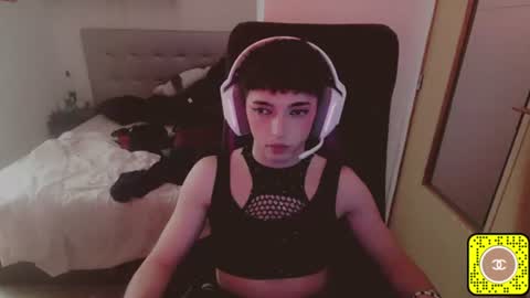 Snapshot of chloevenommm chatting on 06/14/26, 12:30 chloevenommm online show from 06/14/26, 12:30