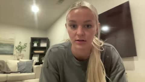 Snapshot of chloexbabe chatting on 01/12/26, 05:56 Chloe Babe online show from 01/12/26, 05:56