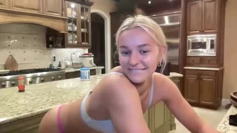 Snapshot of chloexbabe chatting on 02/05/26, 07:46 Chloe Babe online show from 02/05/26, 07:46