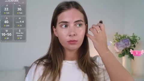 chloi_hes online show from 10/09/25, 11:08