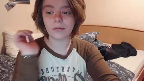 Snapshot of chmiri chatting on 10/16/25, 03:13 chmiri online show from 10/16/25, 03:13