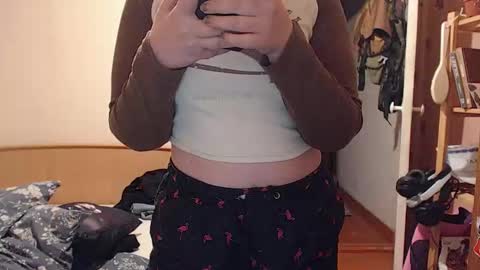 Snapshot of chmiri chatting on 10/17/25, 11:35 chmiri online show from 10/17/25, 11:35