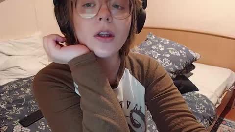 Snapshot of chmiri chatting on 10/24/25, 11:17 chmiri online show from 10/24/25, 11:17