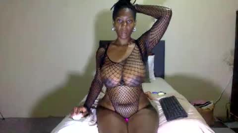 Snapshot of chocolate808 chatting on 11/07/25, 01:05 Exotic Chocolate online show from 11/07/25, 01:05