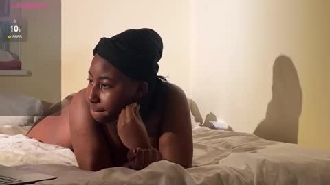 Snapshot of chocolatebunnycakez chatting on 12/17/25, 01:11 chocolatebunnycakez online show from 12/17/25, 01:11