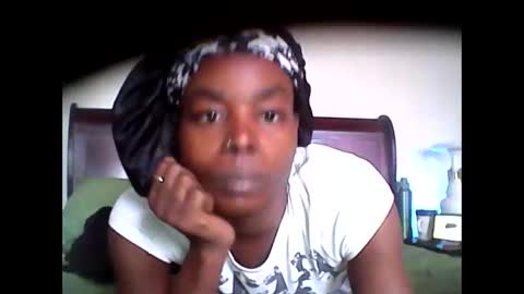 Snapshot of chocolatedrop_ chatting on 10/23/25, 01:10 chocolatedrop_ online show from 10/23/25, 01:10