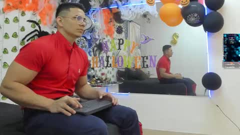 Snapshot of choreythaiylor chatting on 10/12/25, 04:28 Chorey Thaylor online show from 10/12/25, 04:28