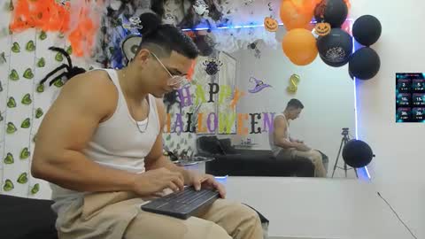 Snapshot of choreythaiylor chatting on 10/16/25, 02:29 Chorey Thaylor online show from 10/16/25, 02:29