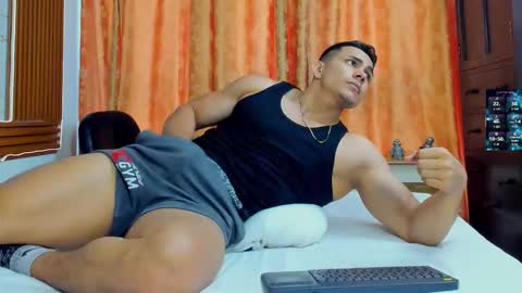 Snapshot of choreythaiylor chatting on 12/03/25, 01:42 Chorey Thaylor online show from 12/03/25, 01:42